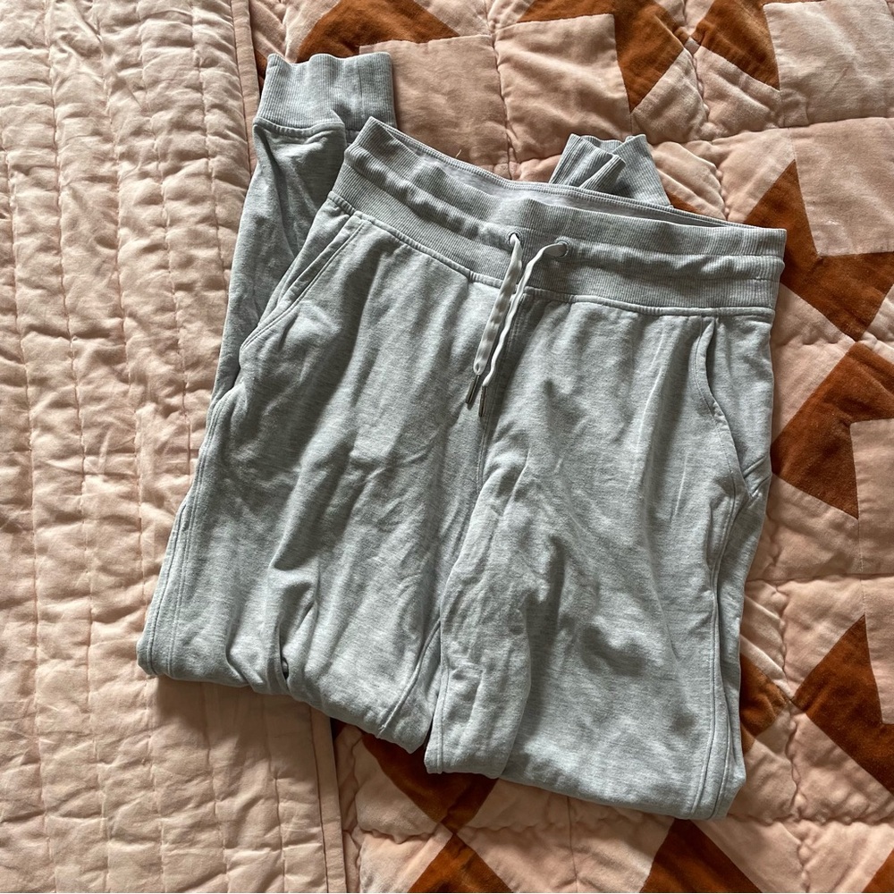 Lululemon Gray Soft Sweatpants / Joggers Size 4 XS S EUC